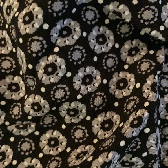 old navy black lightweight shorts size l - Picture 3 of 3